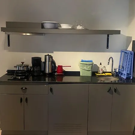 Apartment Peaceful Flat With Balcony Near Hadrian's Gate *