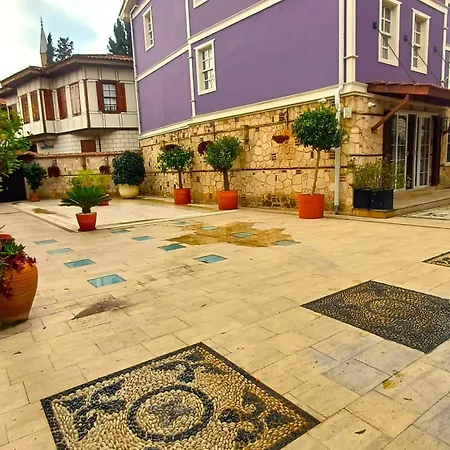 Peaceful Flat With Balcony Near Hadrian's Gate *