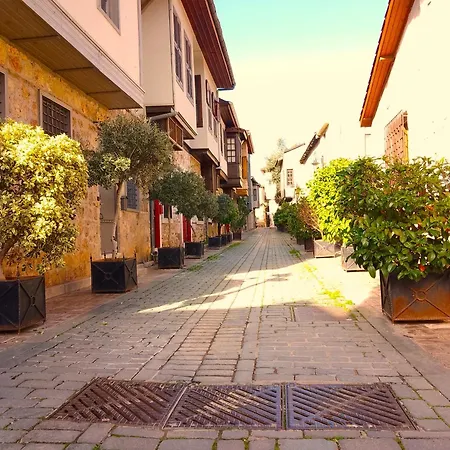 Peaceful Flat With Balcony Near Hadrian's Gate Apartment Antalya