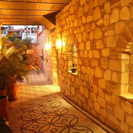 Peaceful Flat With Balcony Near Hadrian's Gate Apartment