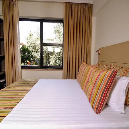 Peaceful Flat With Balcony Near Hadrian's Gate אנטליה