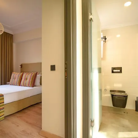 Peaceful Flat With Balcony Near Hadrian's Gate