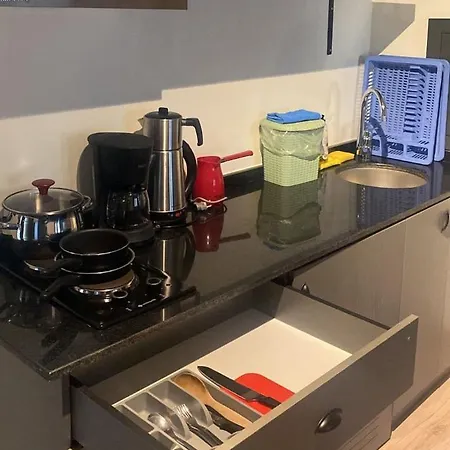Apartmán Peaceful Flat With Balcony Near Hadrian's Gate