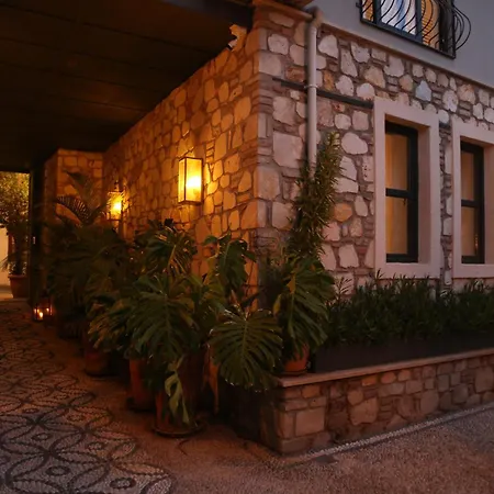 Peaceful Flat With Balcony Near Hadrian's Gate *